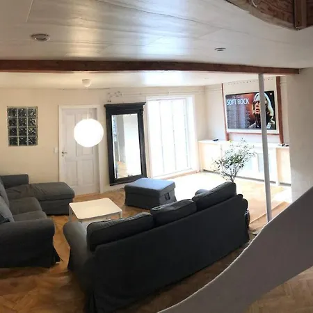 Lägenhet Byhus-lejlighed Med Sjael Og Privat Gardhave
