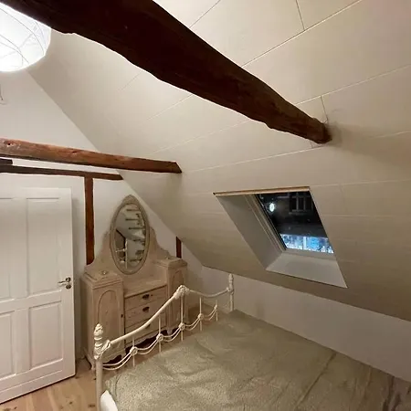 Byhus-lejlighed Med Sjael Og Privat Gardhave *