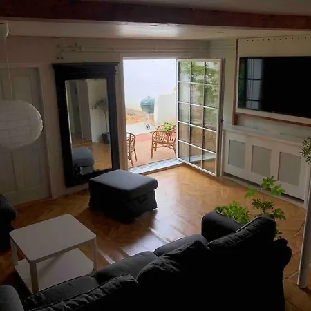 Apartment Byhus-lejlighed Med Sjael Og Privat Gardhave *