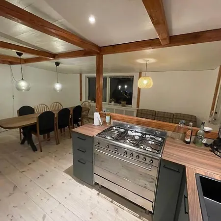 Byhus-lejlighed Med Sjael Og Privat Gardhave *