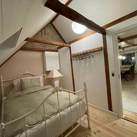 Lägenhet Byhus-lejlighed Med Sjael Og Privat Gardhave Hurup