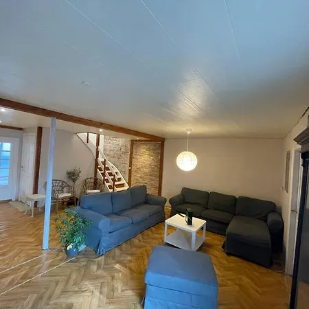 Byhus-lejlighed Med Sjael Og Privat Gardhave Lägenhet Hurup