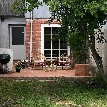 Byhus-lejlighed Med Sjael Og Privat Gardhave Lägenhet *