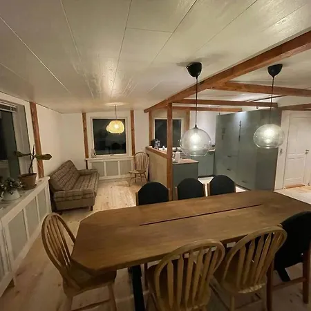 Lägenhet Byhus-lejlighed Med Sjael Og Privat Gardhave