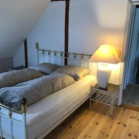 Byhus-lejlighed Med Sjael Og Privat Gardhave Hurup